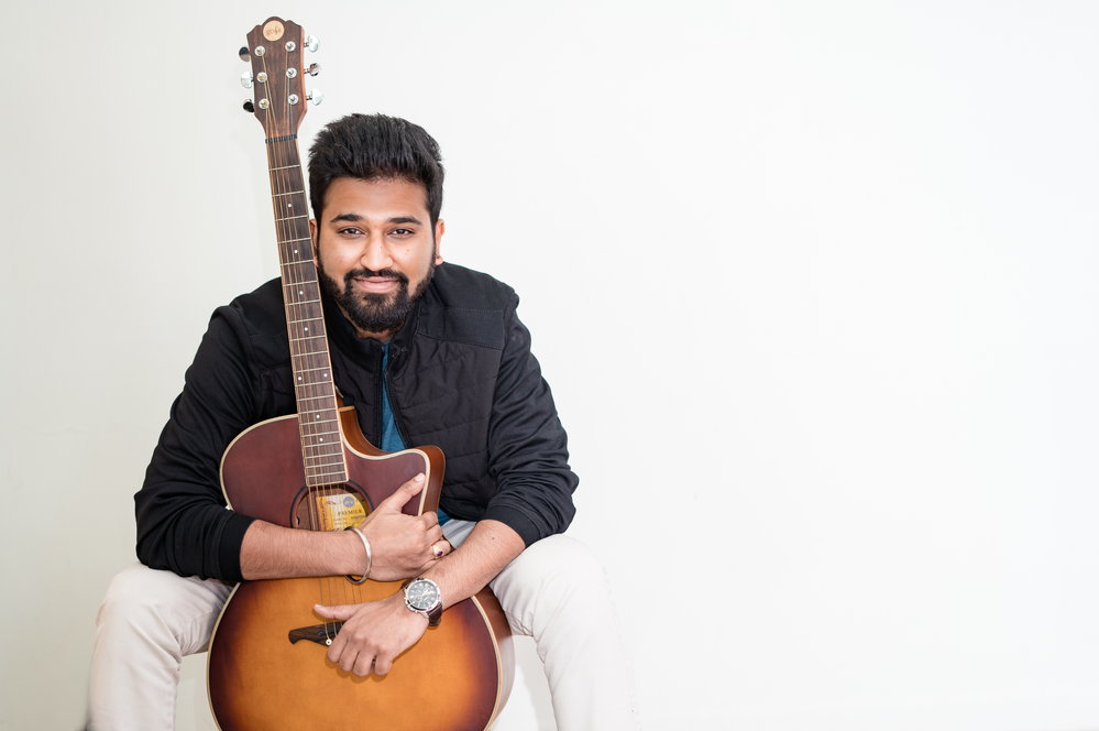 Let Siddhant Bansal calm your soul with his new single ‘Main Kya Kahun’